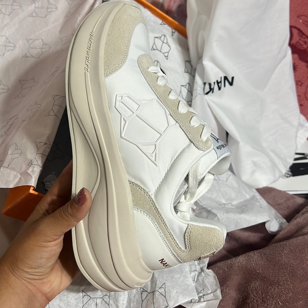 Naked Wolfe topaz off white